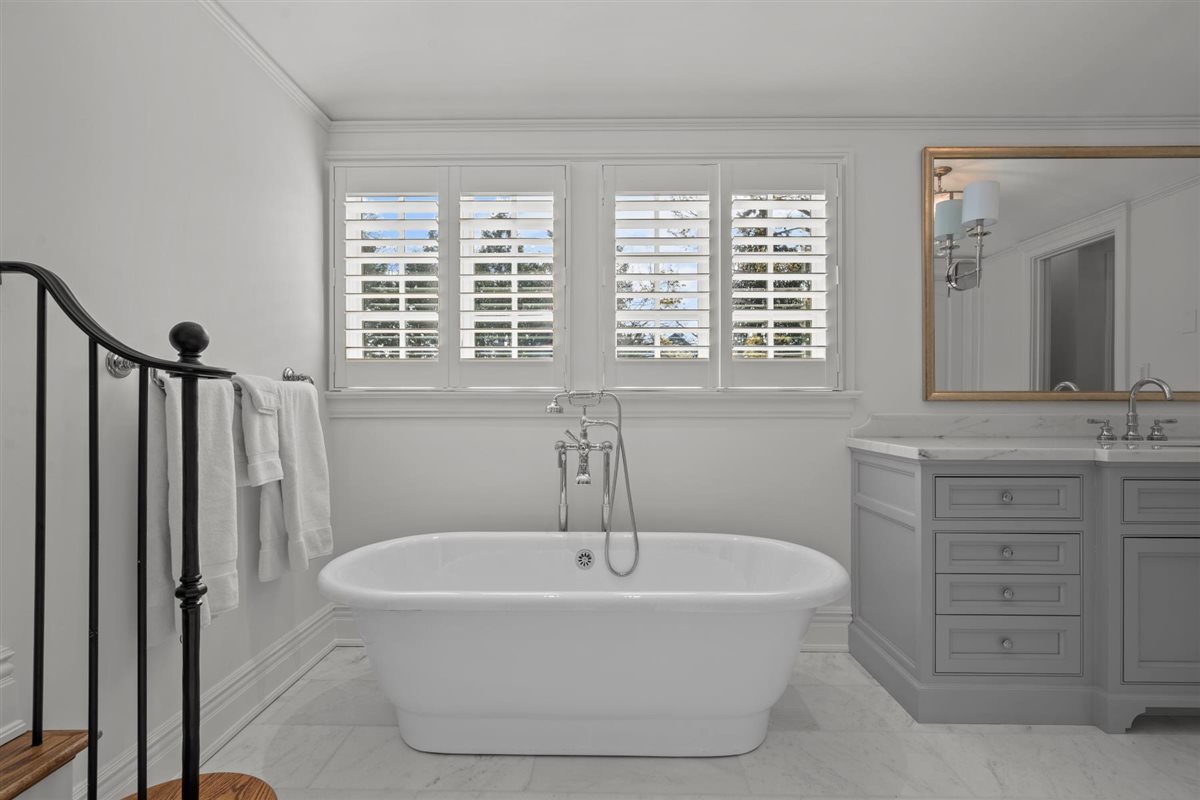 745 East Woodland Road Lake Forest, IL 60045 - Photo 43 of 77 a bathroom with a bathtub and a sink