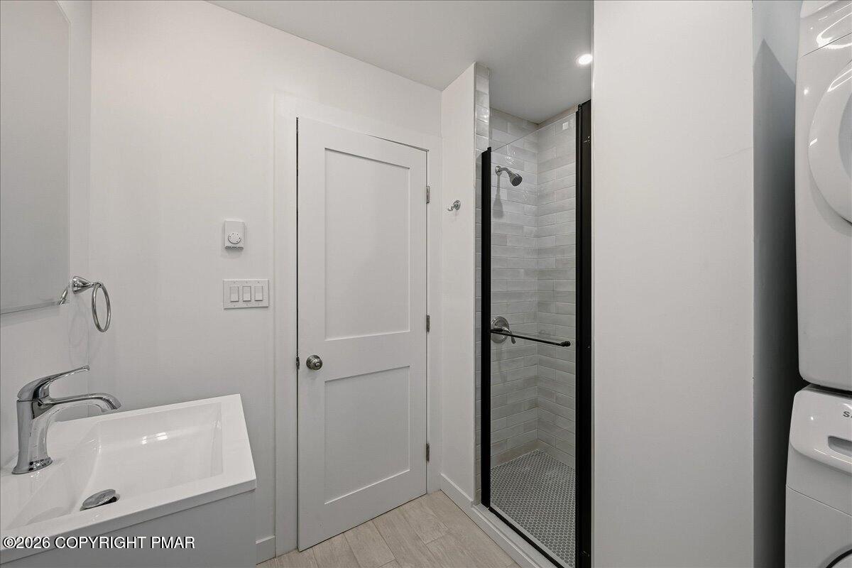211 Geese Court Bushkill, PA 18324 - Photo 27 of 35 Bathroom 2/ Laundry