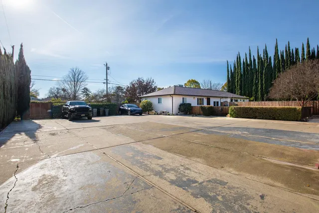 $1,600,000 | 5650 Broadway, Sacramento, CA 95820