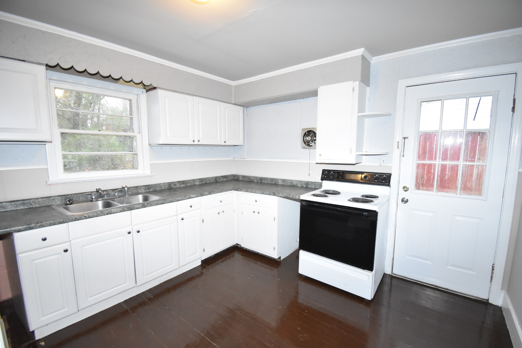 141 West Rossview Road Clarksville, TN 37040 - Photo 6 of 16