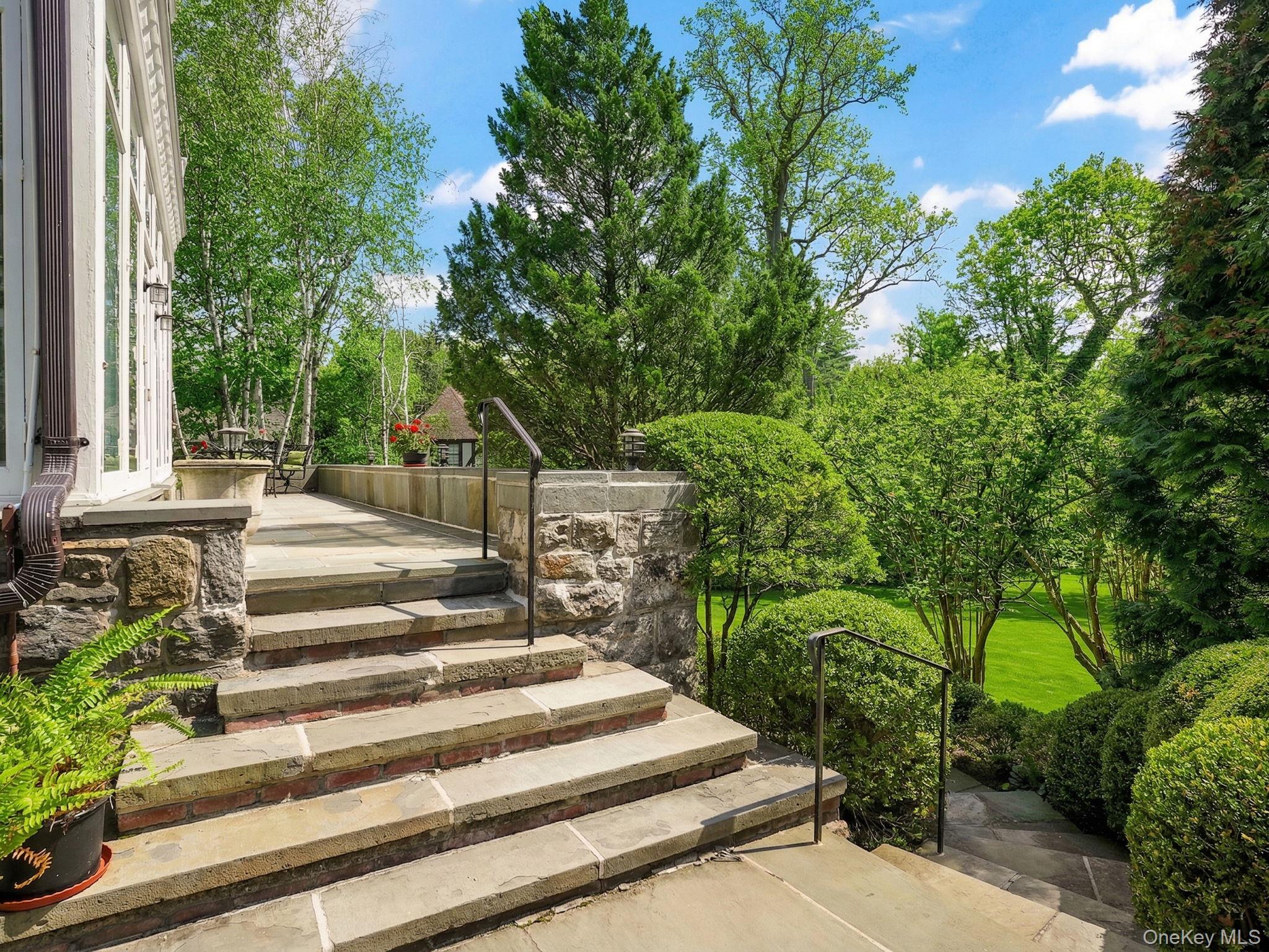15 Hemlock Road Bronxville, NY 10708 - Photo 23 of 32 Gallery Image 23