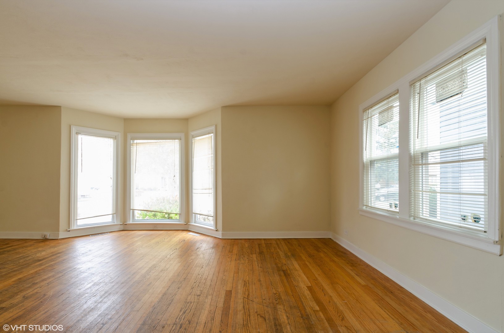 2441 178th Street Lansing, IL 60438 - Photo 3 of 10