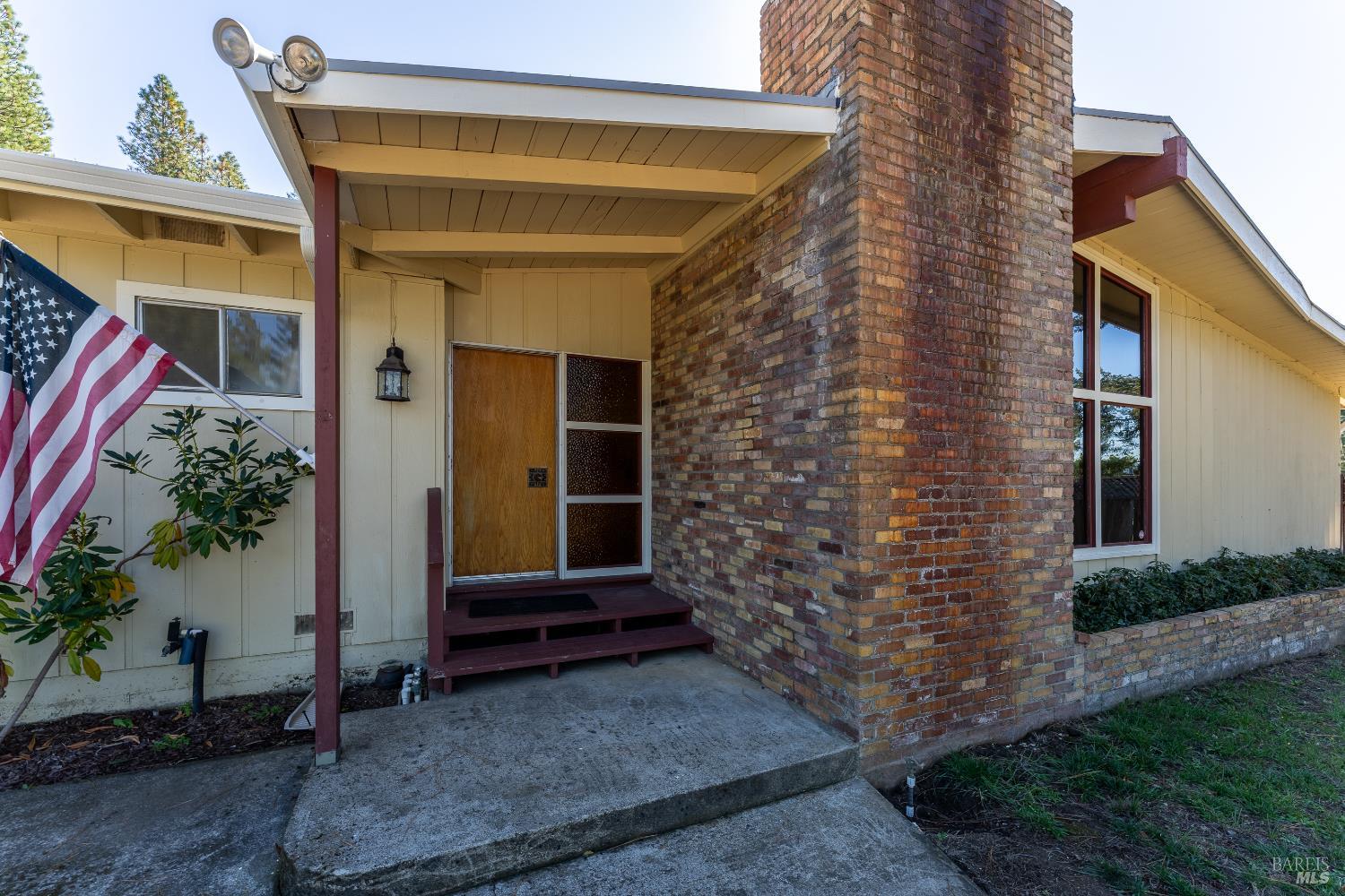 3651 Ridgewood Road Willits, CA 95490 - Photo 4 of 46 Front porch entryway