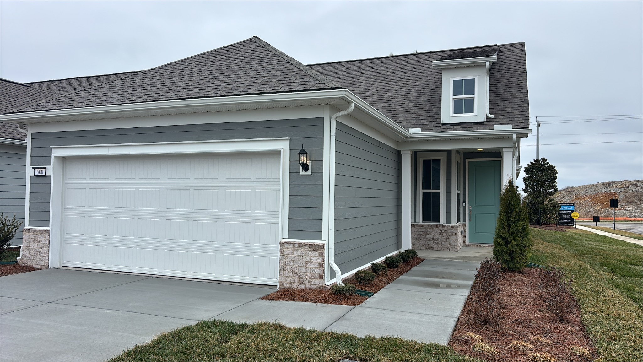 a view of a house with backyard
