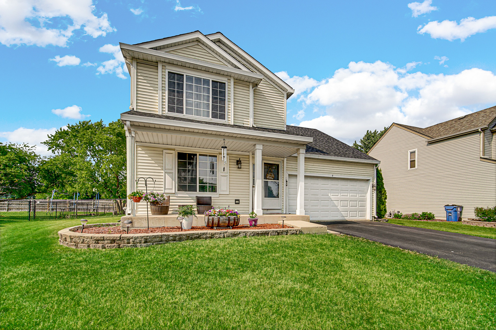 9 Ridge Court South Elgin, IL 60177 - Photo 2 of 28 Gallery Image 2