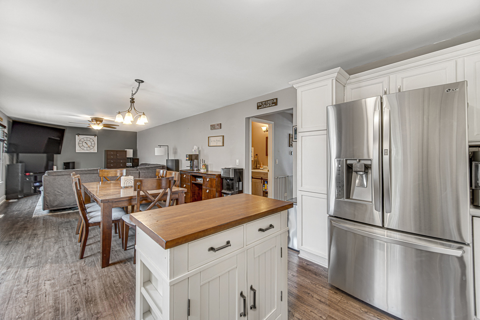 9 Ridge Court South Elgin, IL 60177 - Photo 3 of 28 Gallery Image 3