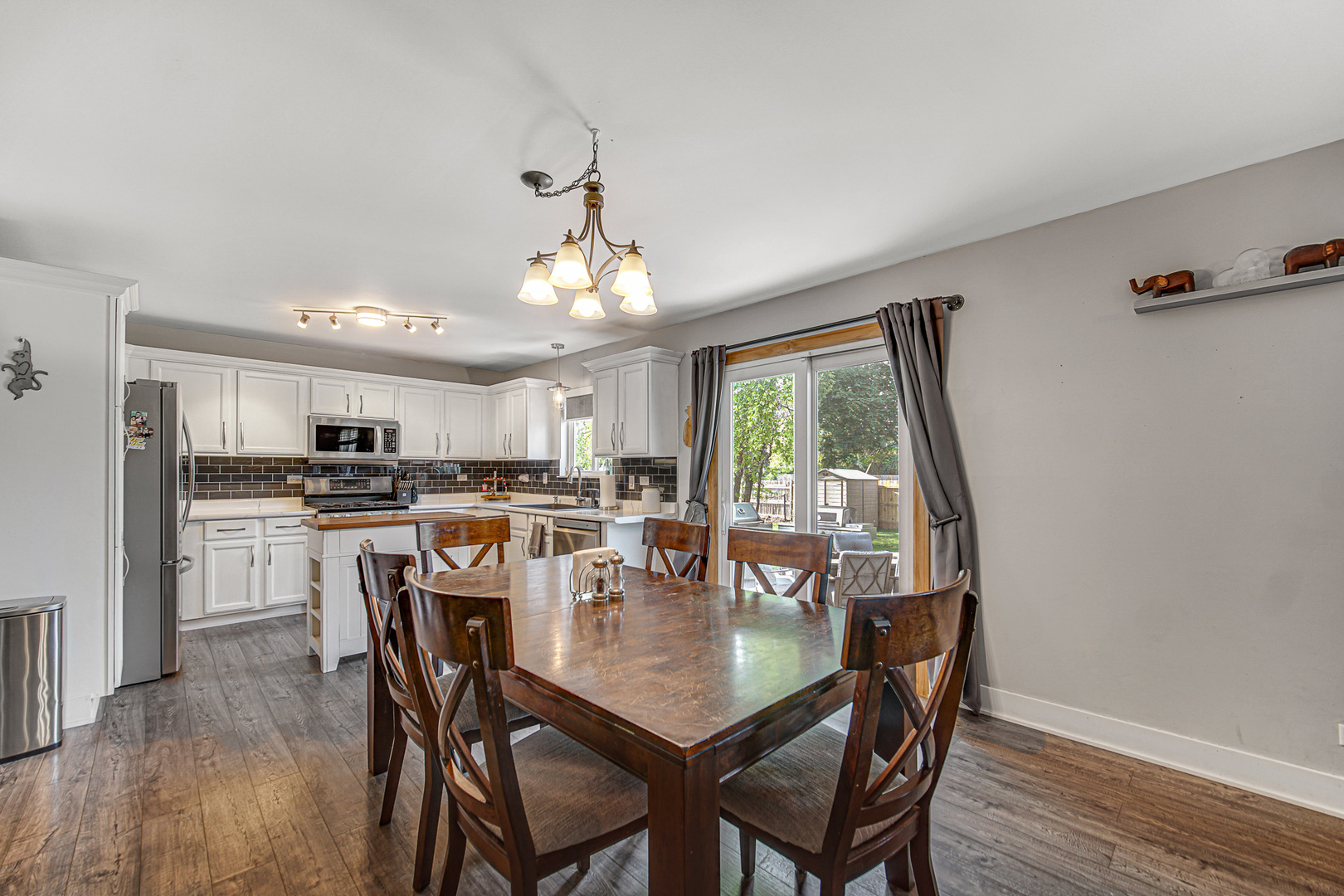 9 Ridge Court South Elgin, IL 60177 - Photo 6 of 28 Gallery Image 6