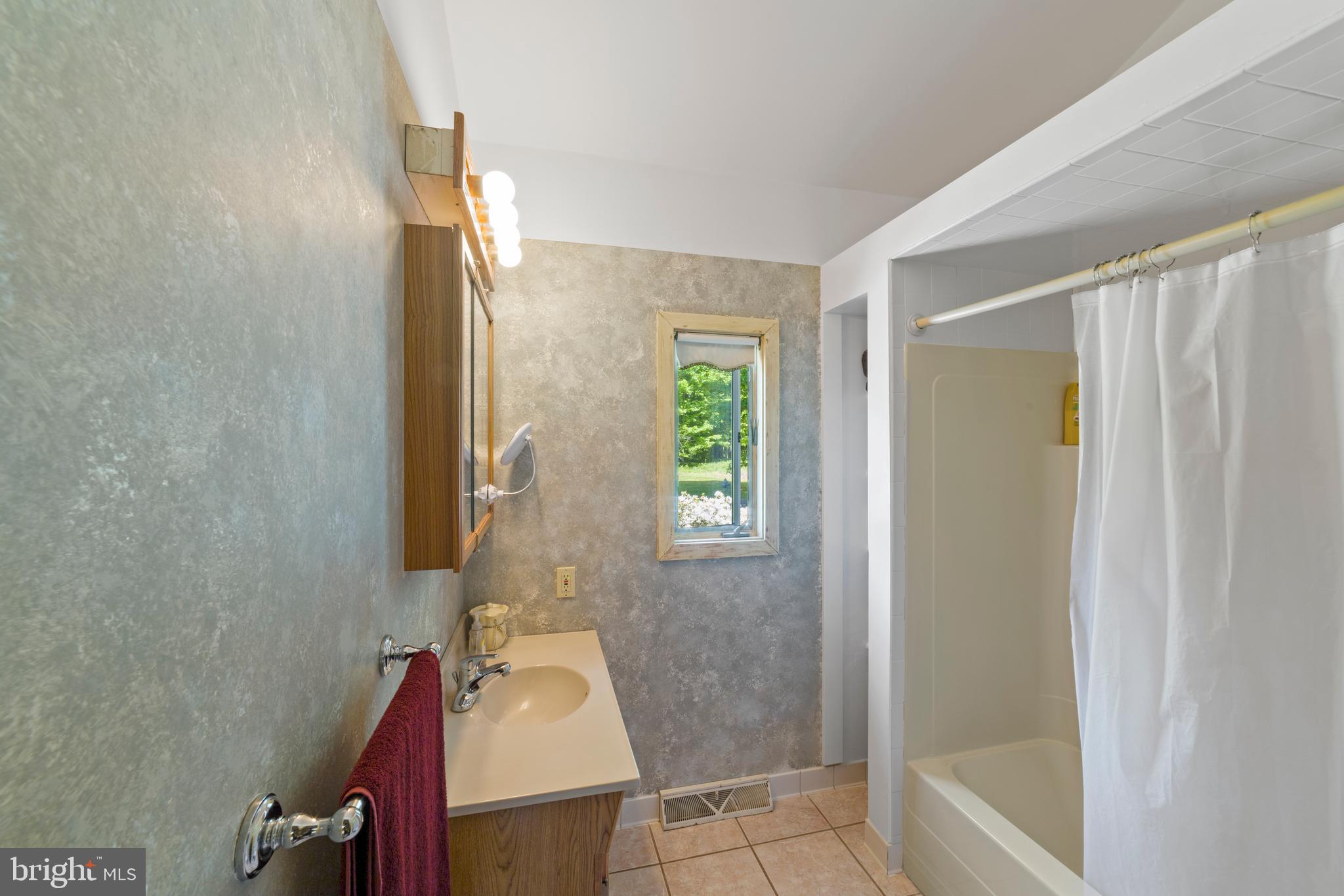 1353 East Thatcher Road Quakertown, PA 18951 - Photo 13 of 28 Gallery Image 13