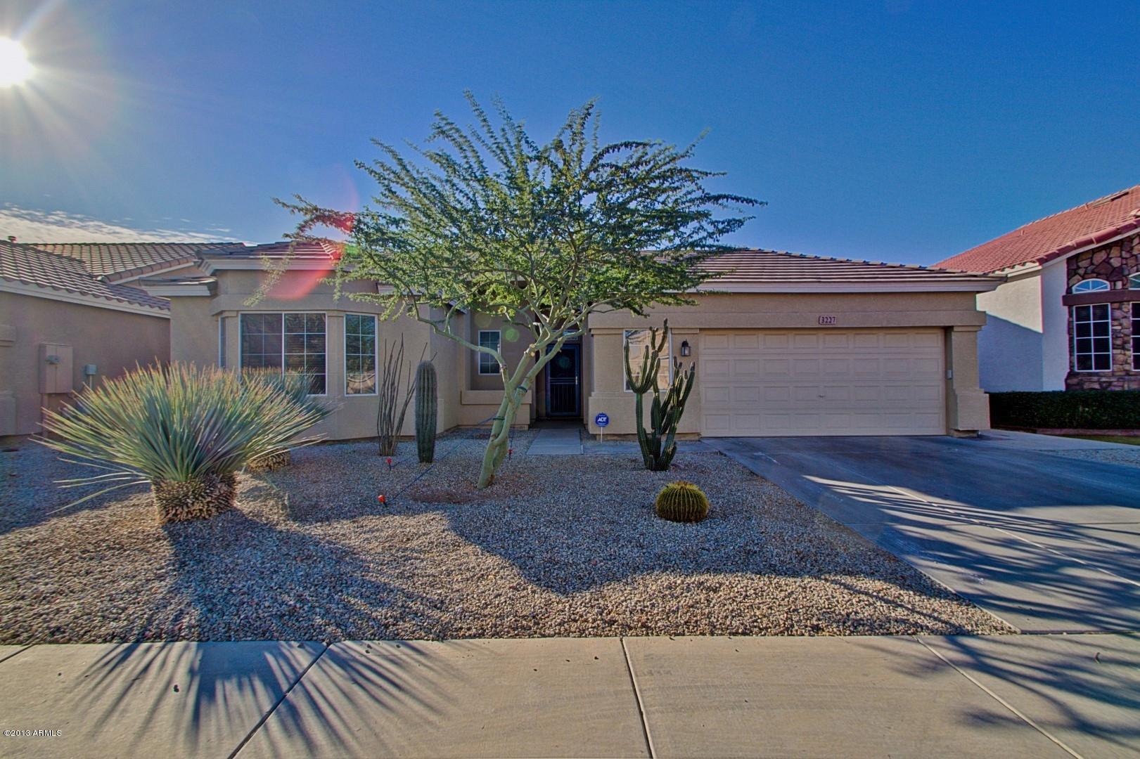3227 West Maldonado Road Phoenix, AZ 85041 - Photo 2 of 28 Maldonado (27)