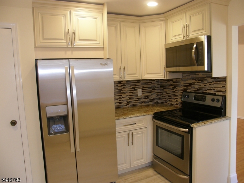 768 Springfield Avenue, Unit B 3 Summit, NJ 07901 - Photo 7 of 19