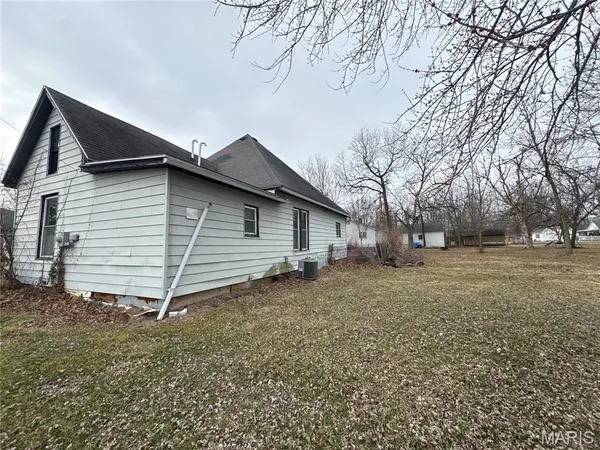 $77,500 | 615 East Booth Street, Centralia, MO 65240