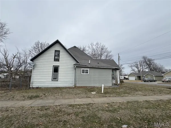 $77,500 | 615 East Booth Street, Centralia, MO 65240