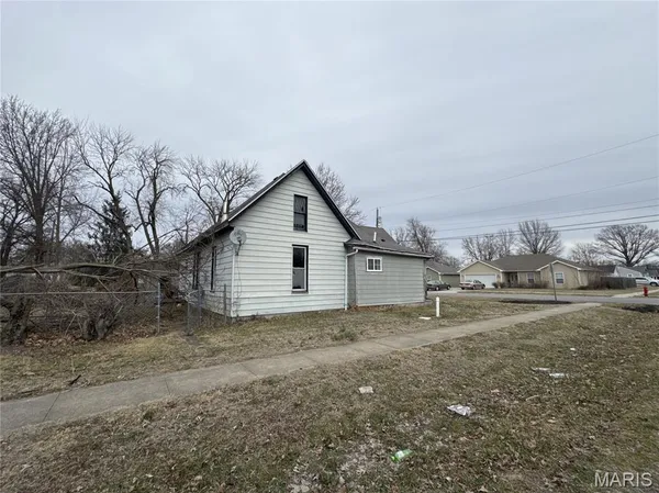 $77,500 | 615 East Booth Street, Centralia, MO 65240