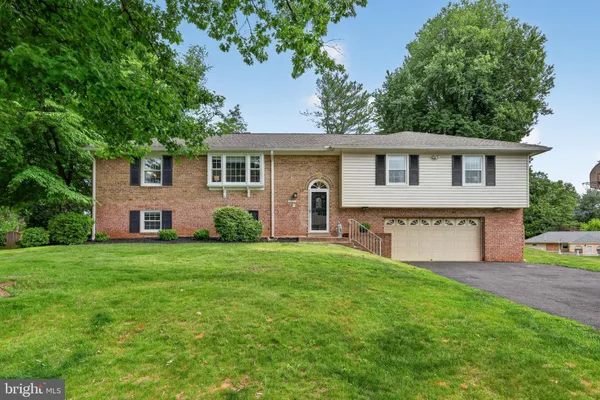 $699,999 | 17617 Prince Edward Drive, Olney, MD 20832