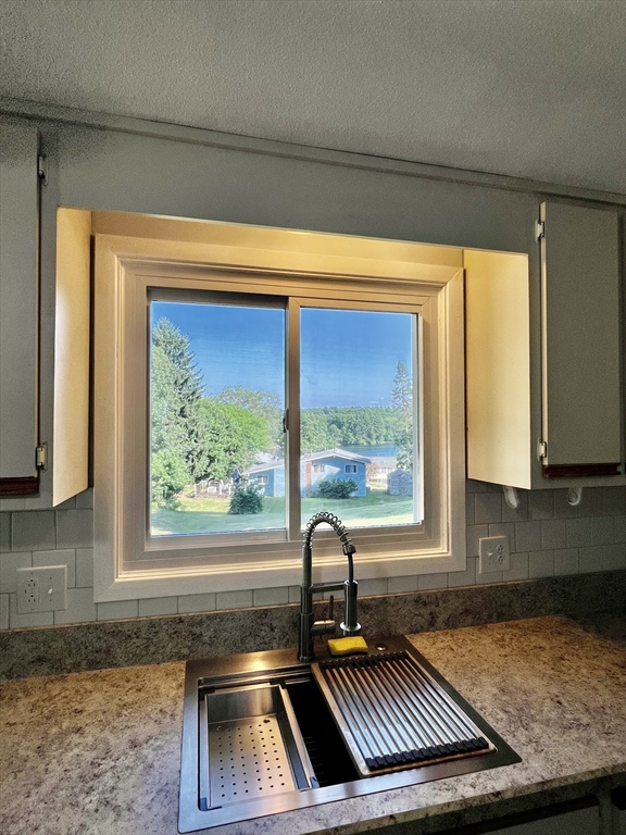 9 Champlain Drive Hudson, MA 01749 - Photo 4 of 19