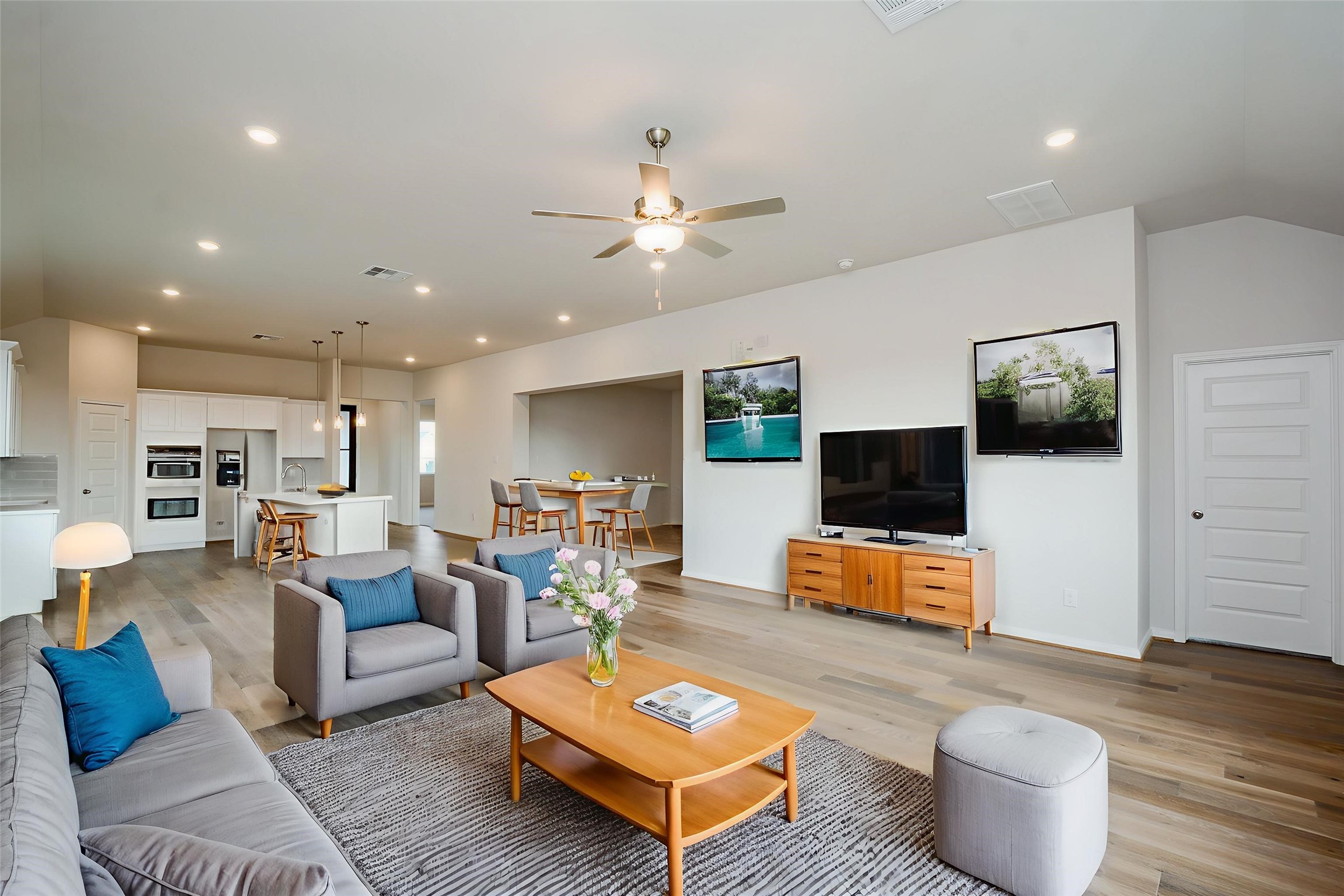 20642 Dynamic Court Humble, TX 77338 - Photo 6 of 32 a living room with furniture and a flat screen tv