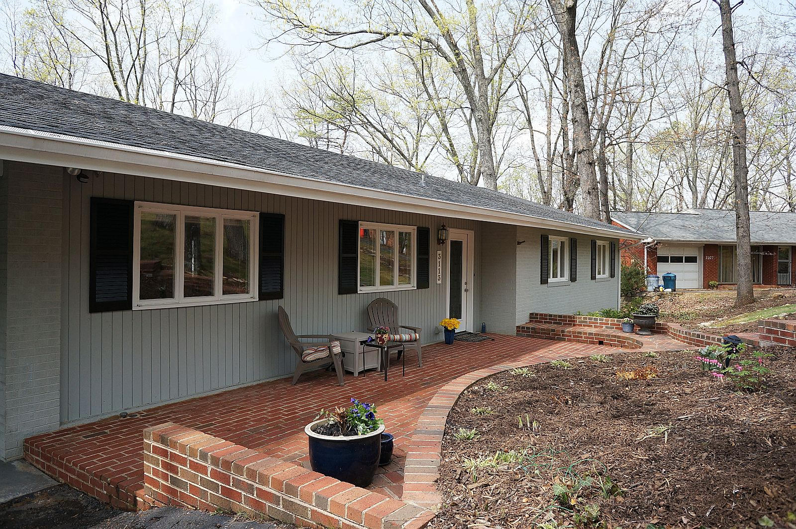3113 Stoneridge Road Southwest Roanoke, VA 24014 - Photo 3 of 42 a house view with a sitting space and seating space