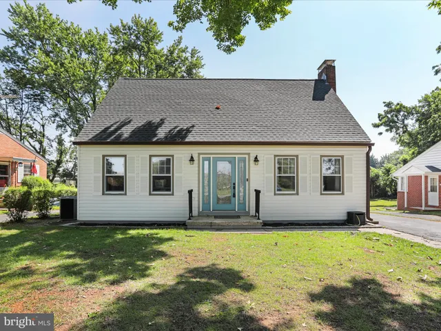 a house view with garden space
