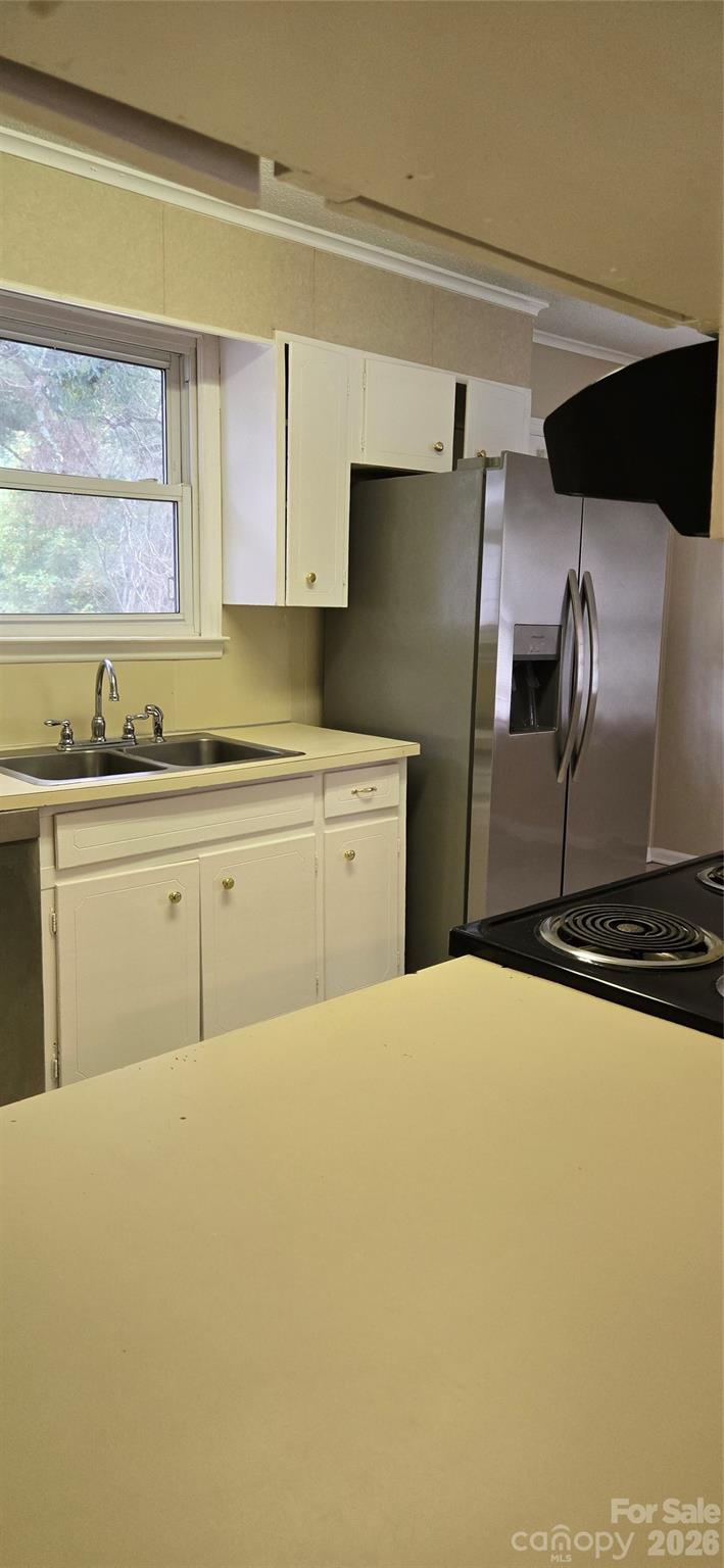 1631 Harris Road Fort Mill, SC 29708 - Photo 17 of 31 a kitchen with stainless steel appliances a sink a stove and a refrigerator
