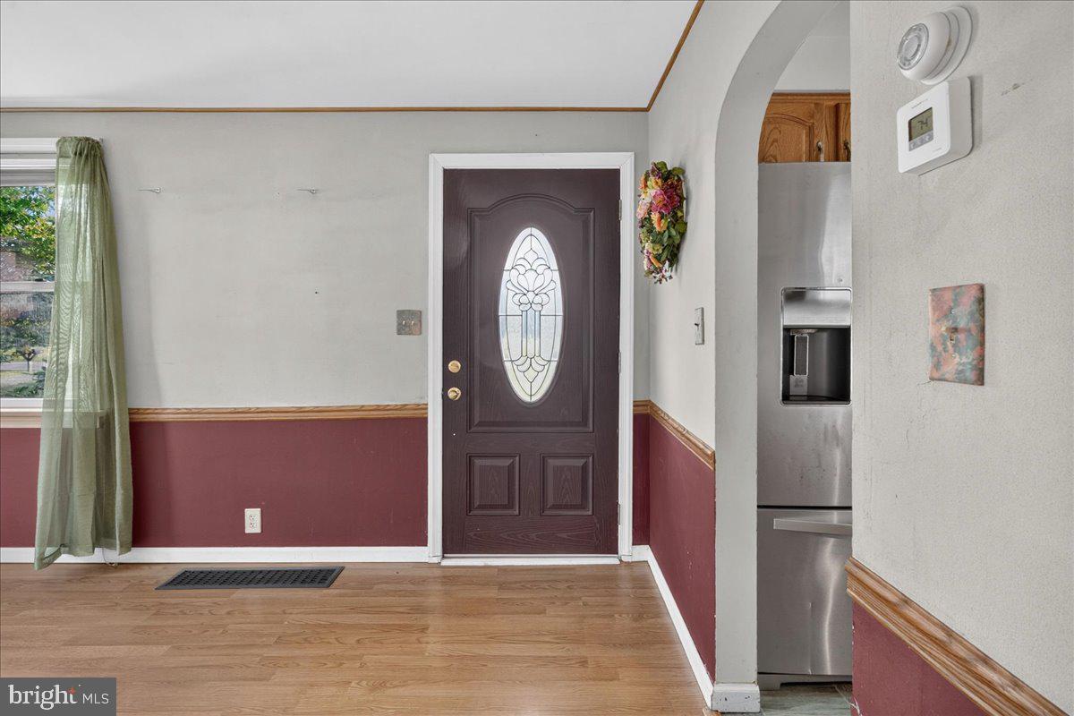 70 Ridge Road Phoenixville, PA 19460 - Photo 5 of 47 Living room entrance from hallway