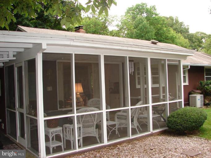 Screened-in Porch