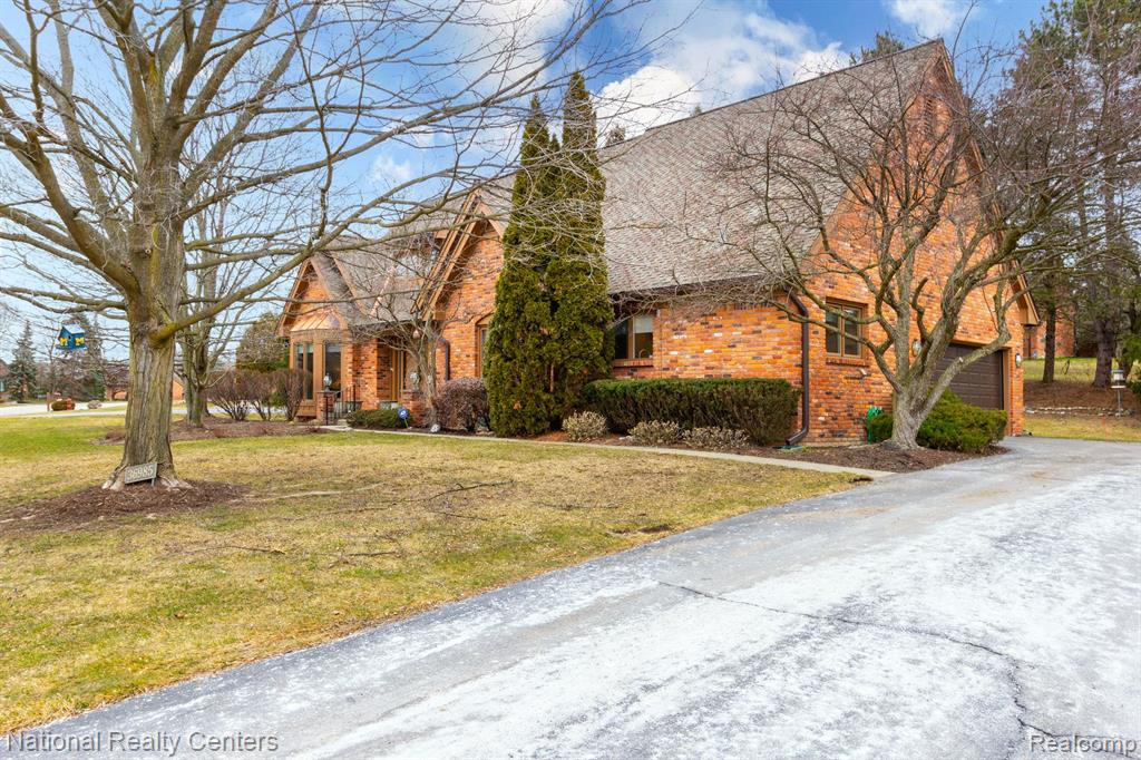 36985 Valley Ridge Drive Farmington Hills, MI 48331 - Photo 2 of 51