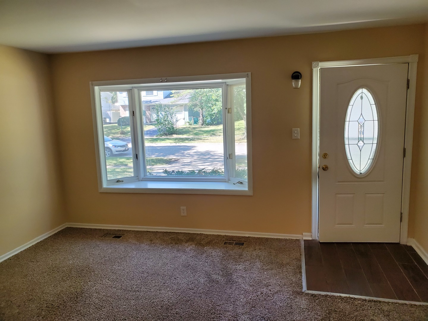 152 Bedford Road Bolingbrook, IL 60440 - Photo 7 of 12 an empty room with window
