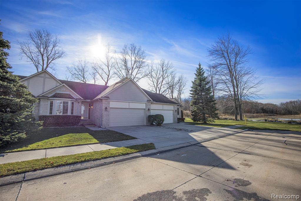 50734 Raintree Court Chesterfield, MI 48047 - Photo 3 of 26