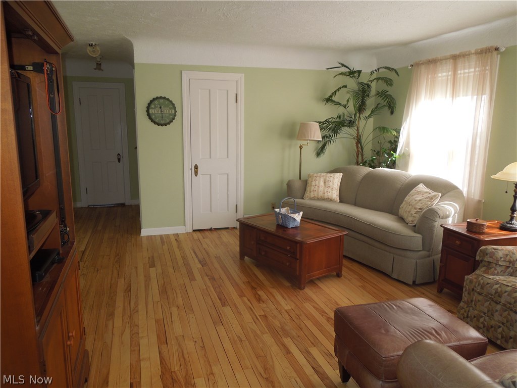24948 Maple Ridge Road Westlake, OH 44145 - Photo 4 of 22 Gallery Image 4