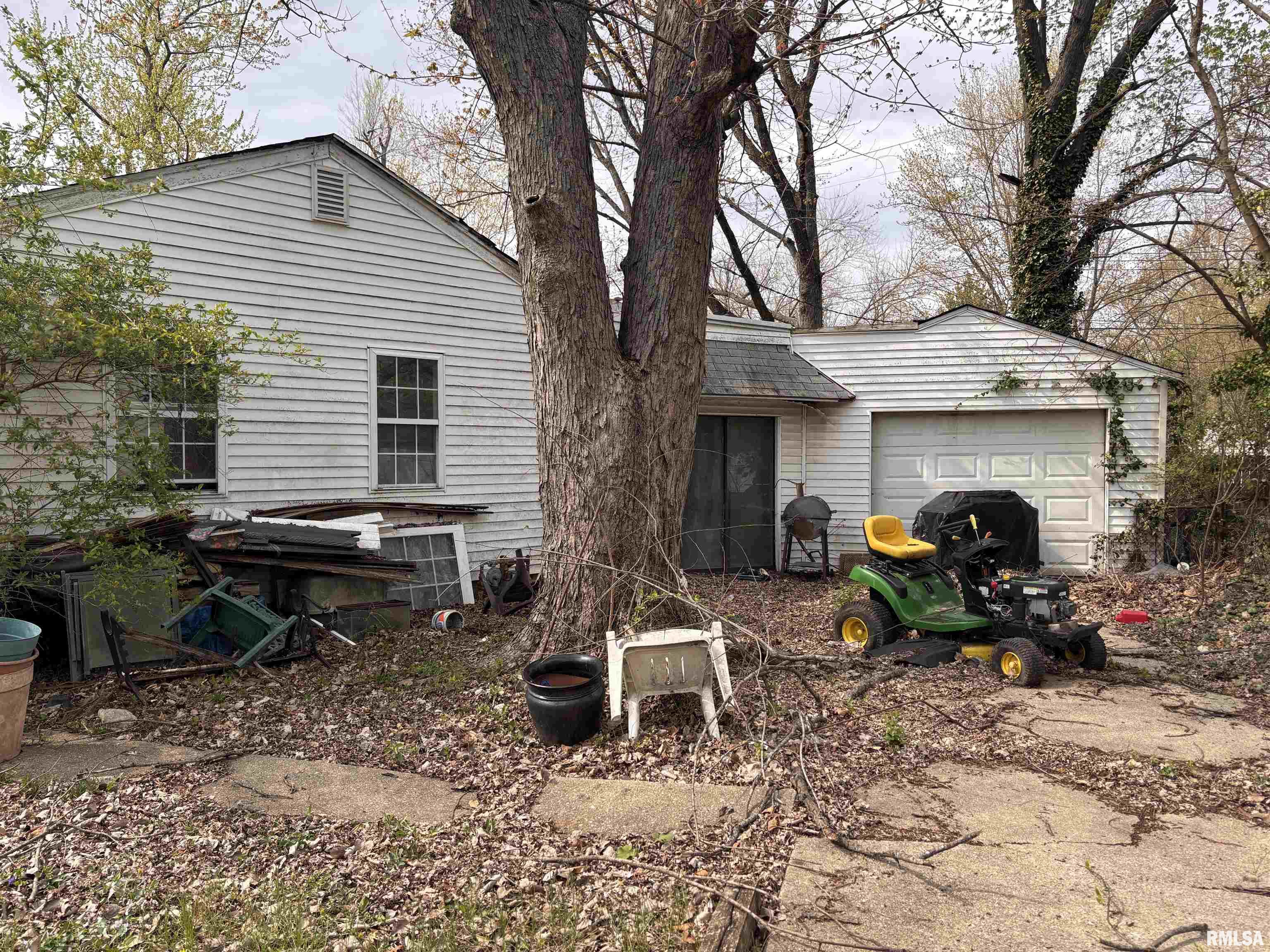 23 Lilac Lane Springfield, IL 62702 - Photo 2 of 2