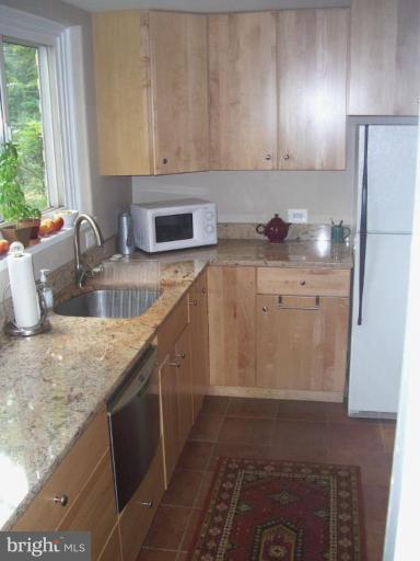 25 Ridge Road, Unit B Greenbelt, MD 20770 - Photo 3 of 11 Kitchen #2