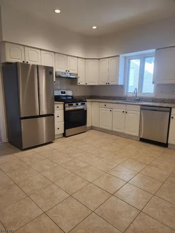 $2,950 | 40 West Street, Madison, NJ 07940