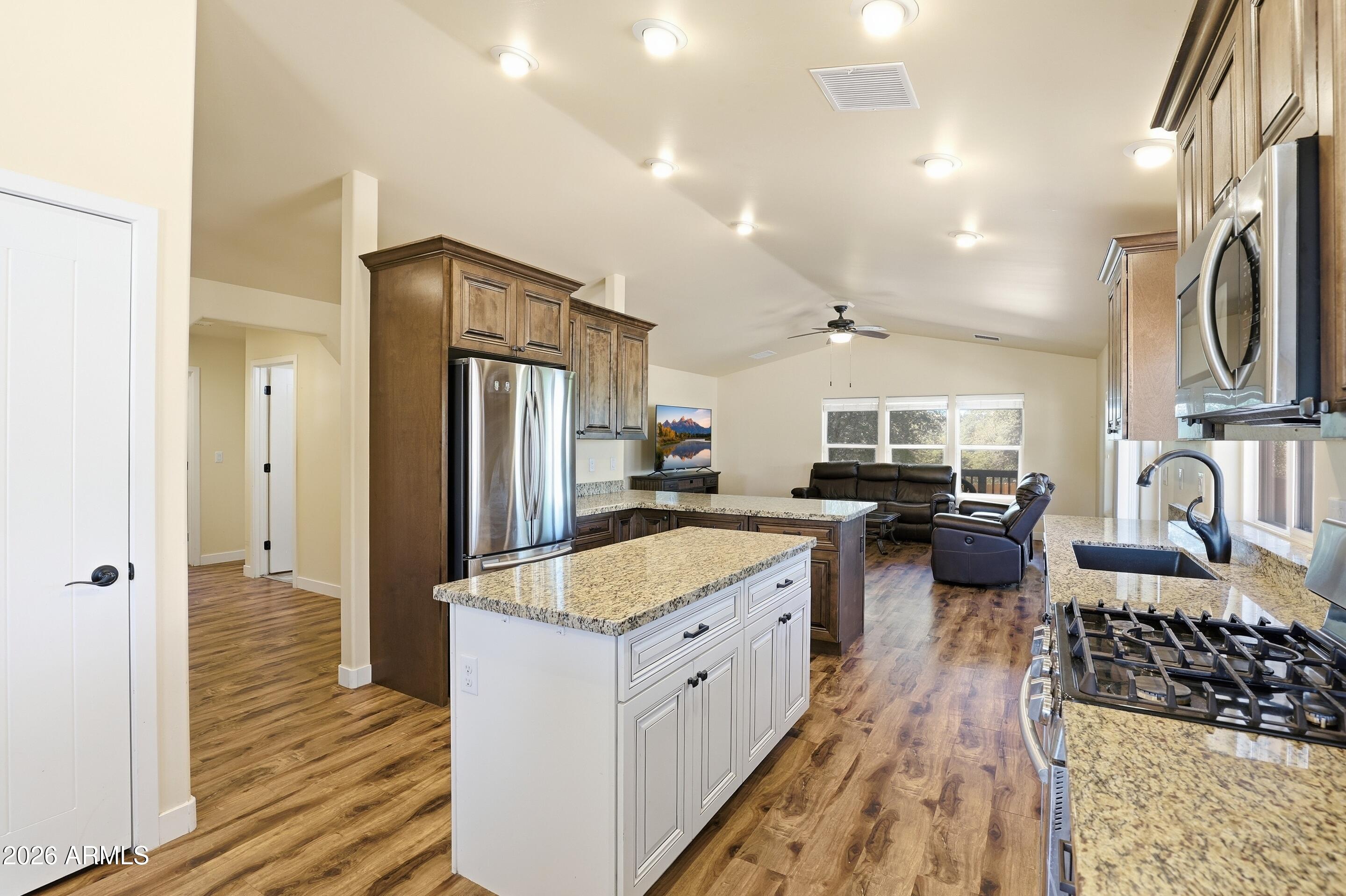 412 South Forest Ridge Court Payson, AZ 85541 - Photo 10 of 33 Kitchen (4)