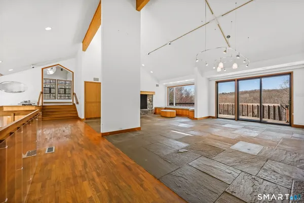 $2,200,000 | 160 Lantern Ridge Road, New Canaan, CT 06840