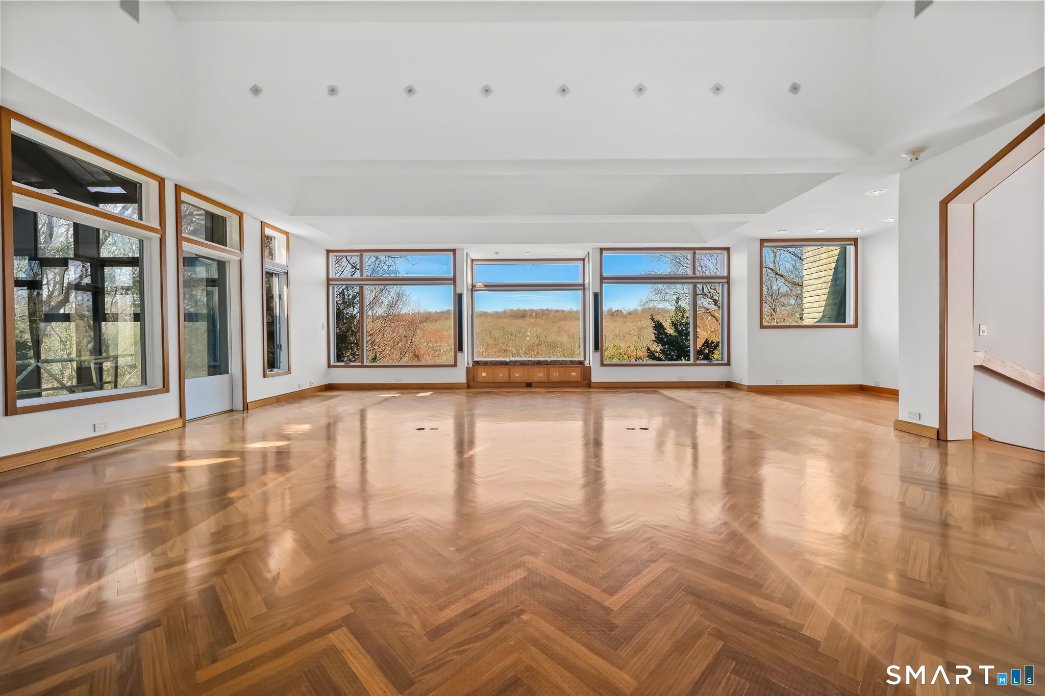 160 Lantern Ridge Road New Canaan, CT 06840 - Photo 3 of 29