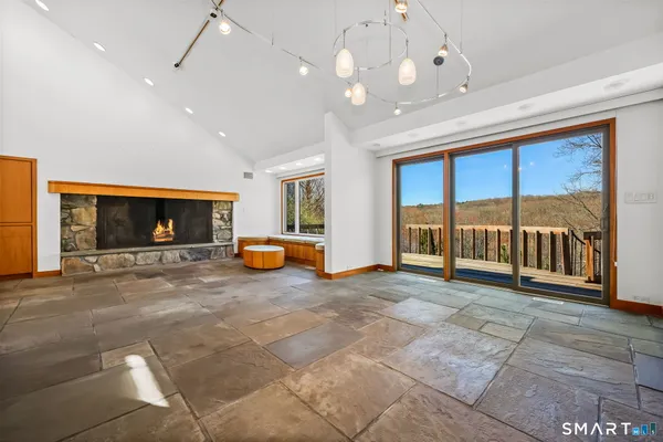 $2,200,000 | 160 Lantern Ridge Road, New Canaan, CT 06840