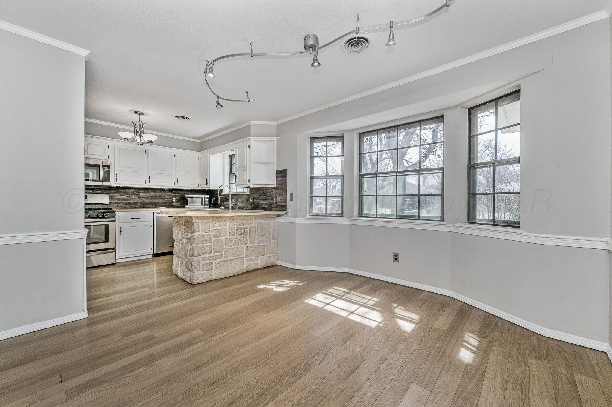 7504 Elmhurst Drive Amarillo, TX 79121 - Photo 6 of 19 7504 Elmhurst Dr 08