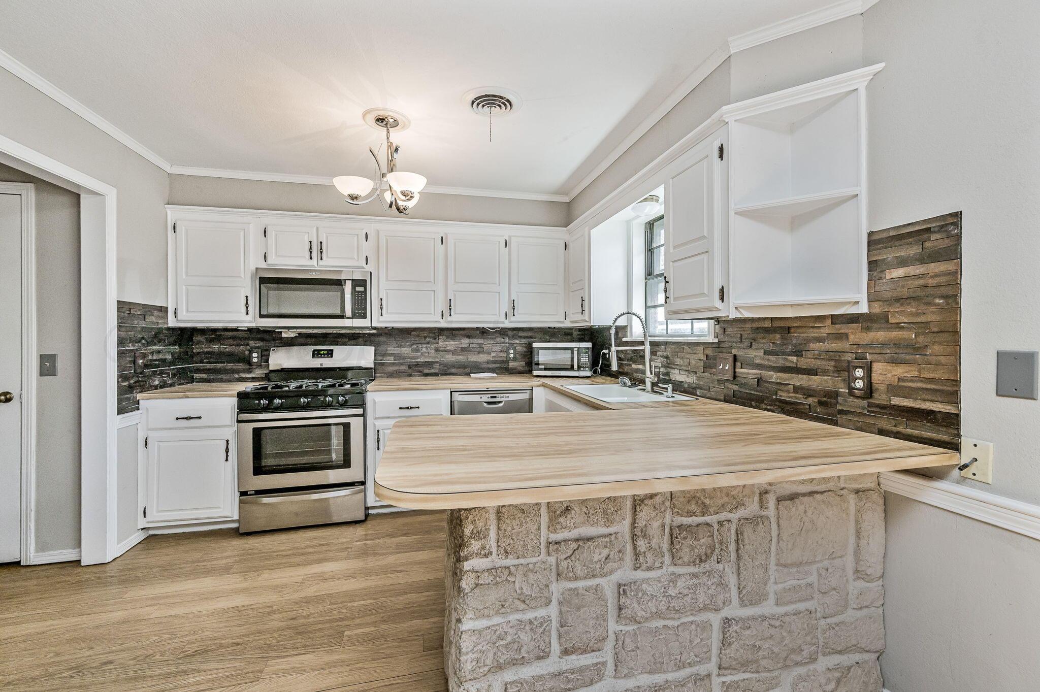 7504 Elmhurst Drive Amarillo, TX 79121 - Photo 7 of 19 7504 Elmhurst Dr 09