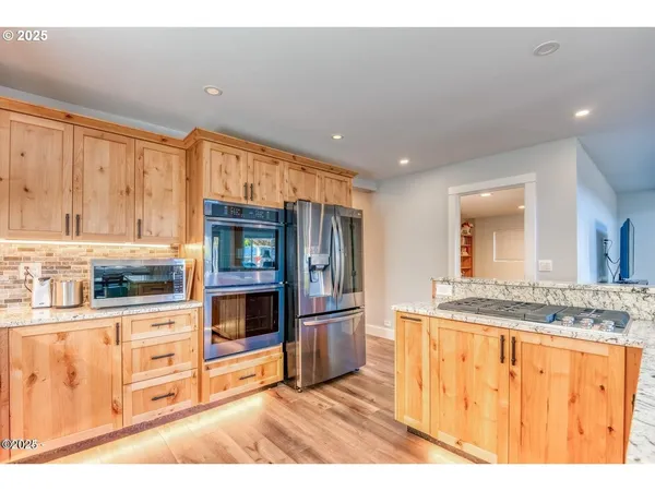 $575,000 | 1060 Northwest Sunset Drive, Toledo, OR 97391