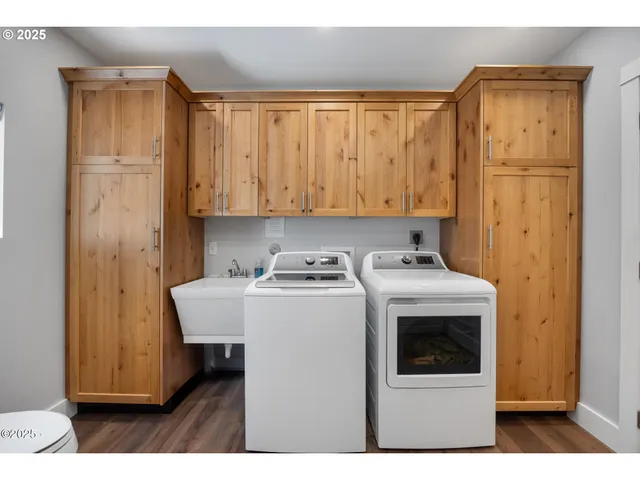 $599,000 | 1060 Northwest Sunset Drive, Toledo, OR 97391