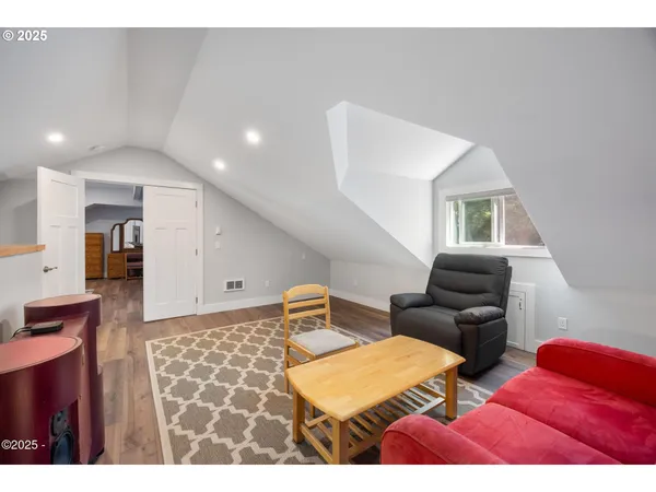 $575,000 | 1060 Northwest Sunset Drive, Toledo, OR 97391