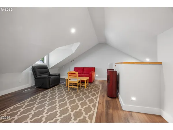 $575,000 | 1060 Northwest Sunset Drive, Toledo, OR 97391