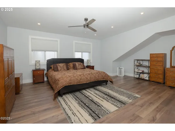 $575,000 | 1060 Northwest Sunset Drive, Toledo, OR 97391