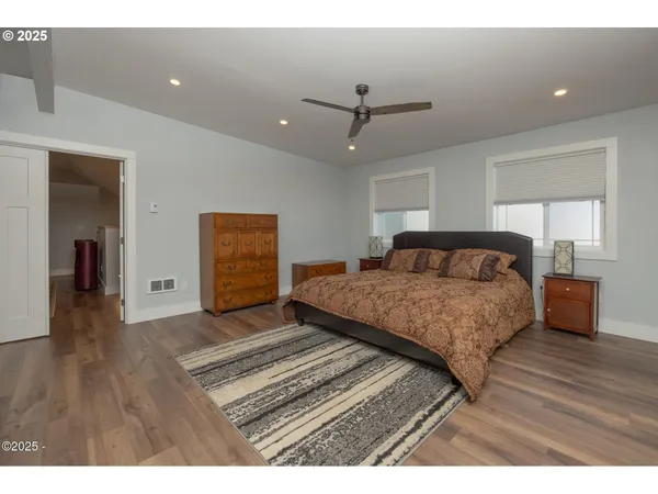 $575,000 | 1060 Northwest Sunset Drive, Toledo, OR 97391