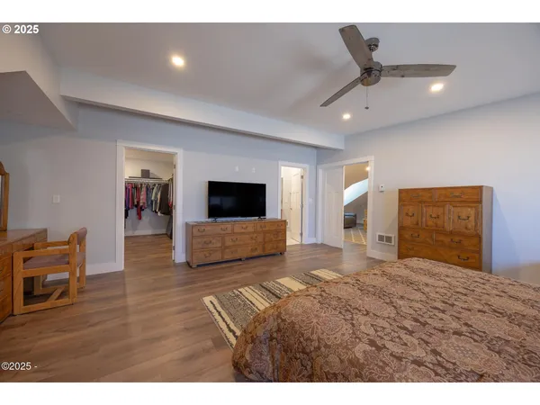 $575,000 | 1060 Northwest Sunset Drive, Toledo, OR 97391