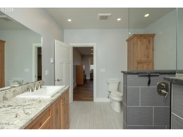 $599,000 | 1060 Northwest Sunset Drive, Toledo, OR 97391