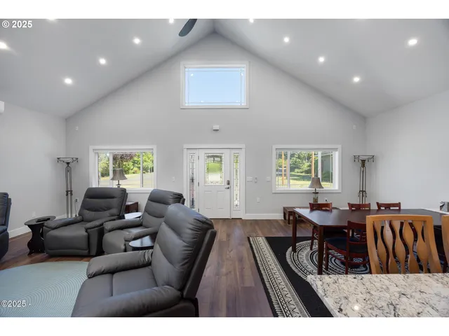 $599,000 | 1060 Northwest Sunset Drive, Toledo, OR 97391