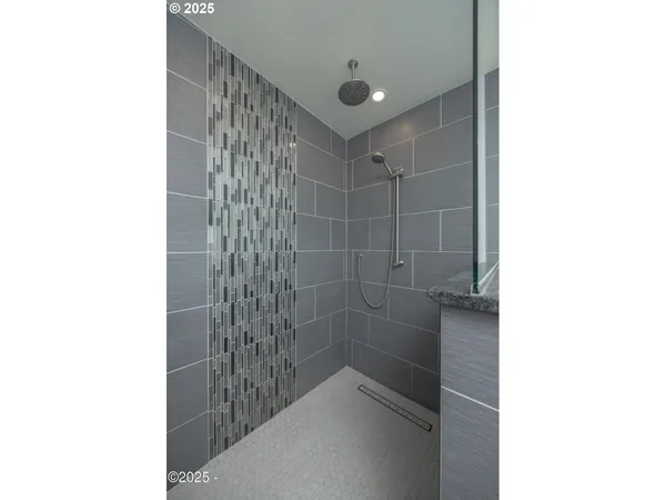 $575,000 | 1060 Northwest Sunset Drive, Toledo, OR 97391
