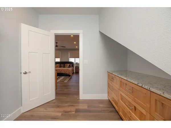 $575,000 | 1060 Northwest Sunset Drive, Toledo, OR 97391