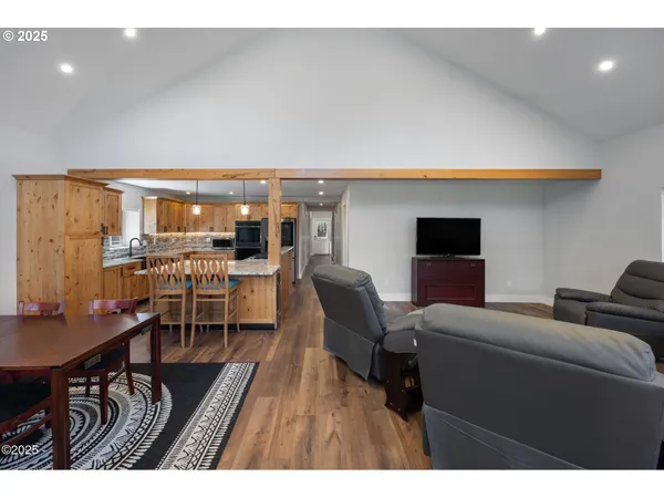 $575,000 | 1060 Northwest Sunset Drive, Toledo, OR 97391